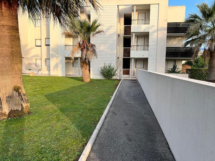 Luxury 3 Piece Garden Apartment In Cannes Marina Mandelieu Kültér fotó